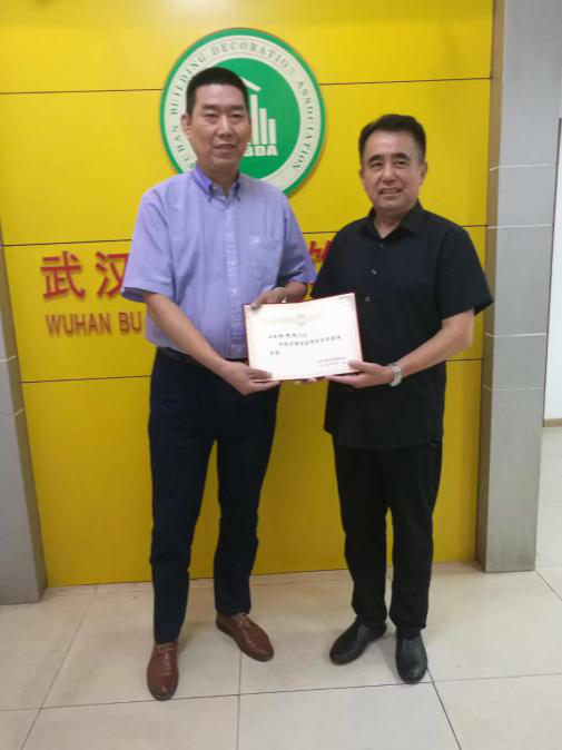 我省首個專家?guī)煺匠闪?，今泰裝飾工程經(jīng)理受(圖2)