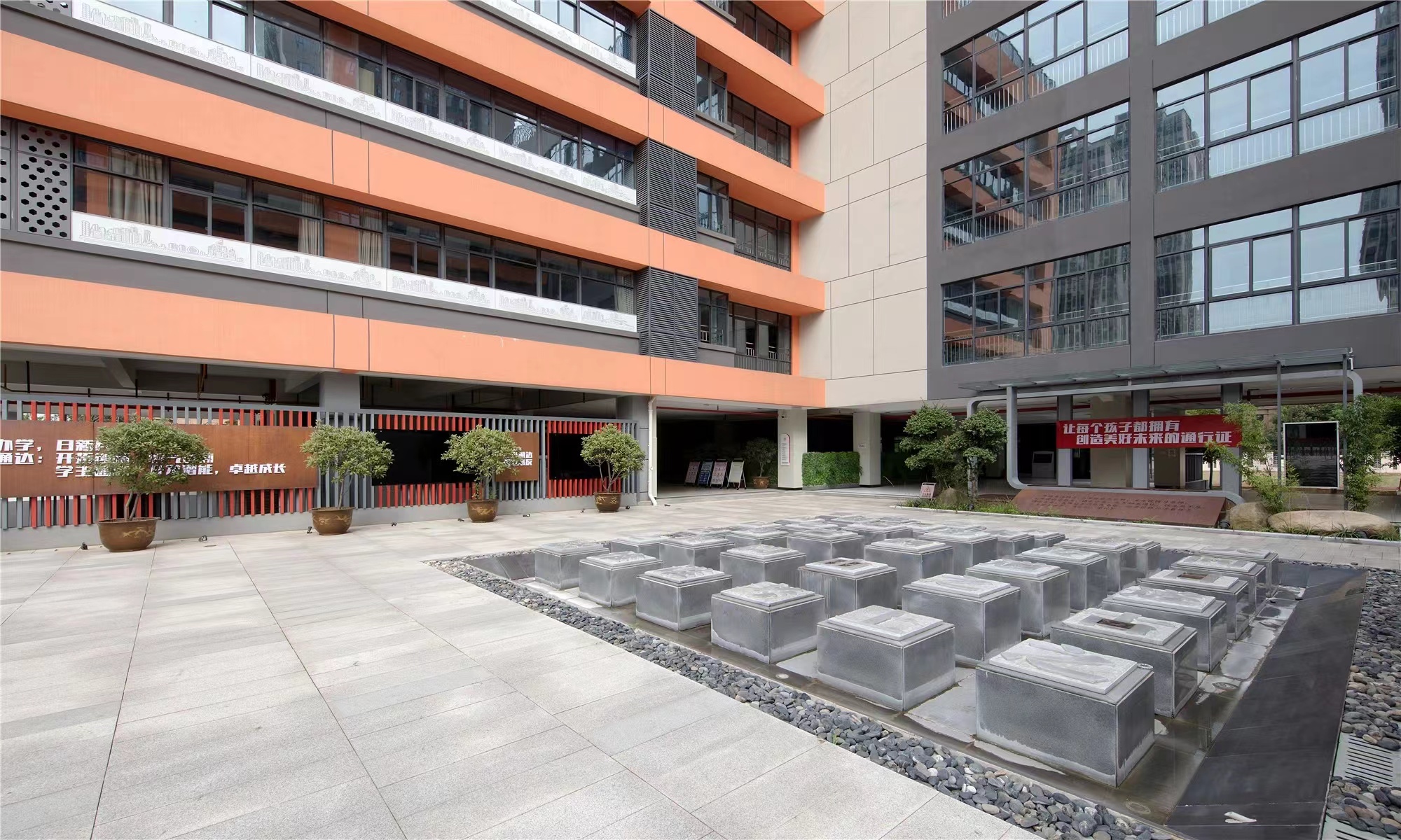 【學校案例】今泰裝飾在武漢市先后完成了與紅領巾學校6個校區(qū)的項目交付！(圖2)